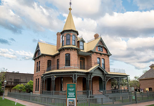 This image is used for link Heritage Square button
