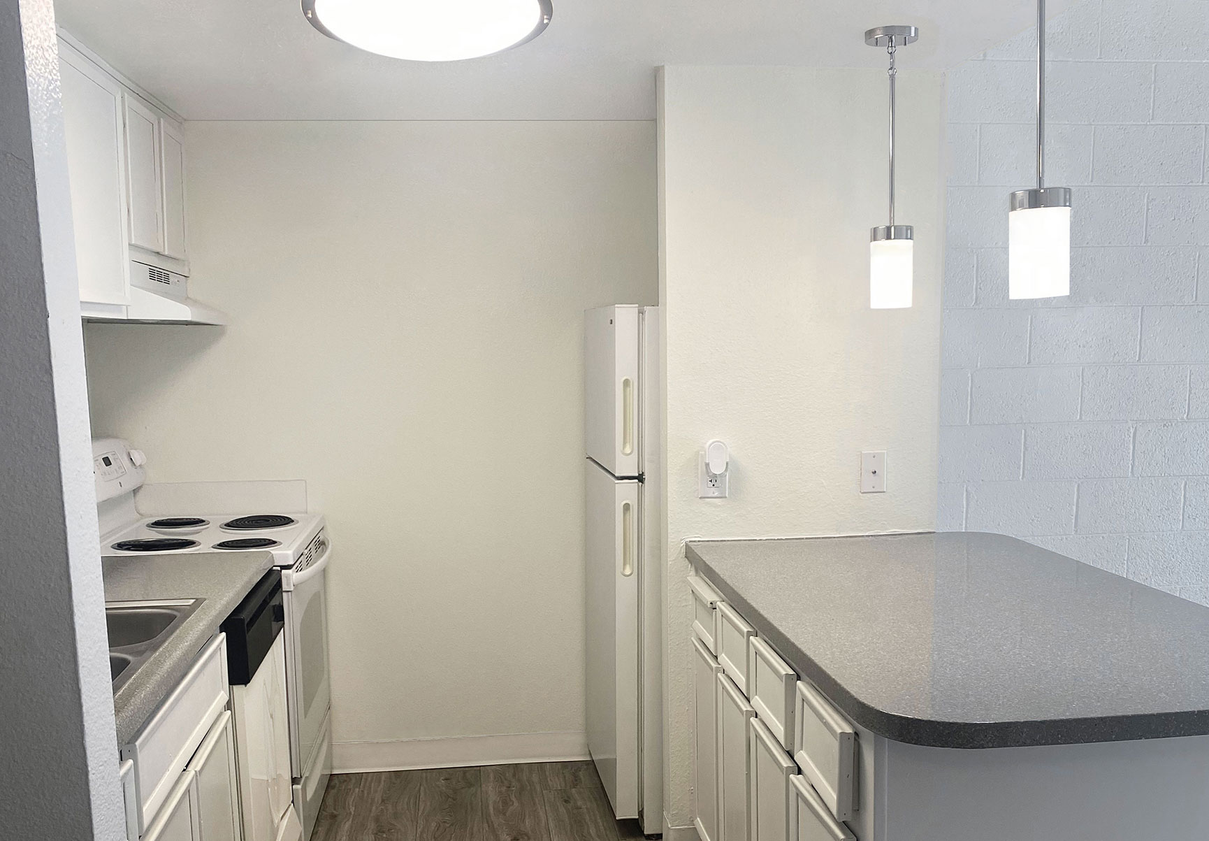 This image displays swimming pool photo of Woodbridge Apartment Homes
